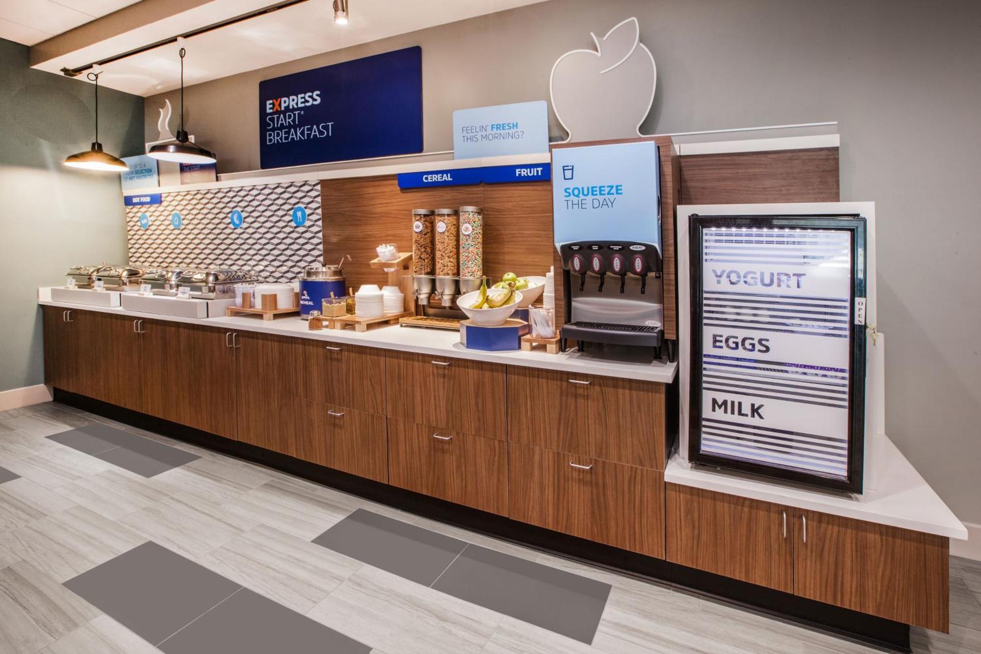 Holiday Inn Express Hotel & Suites Greensboro - Airport Area By Ihg Экстерьер фото