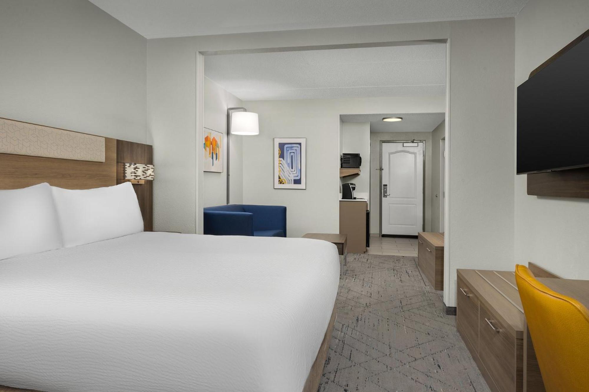 Holiday Inn Express Hotel & Suites Greensboro - Airport Area By Ihg Экстерьер фото