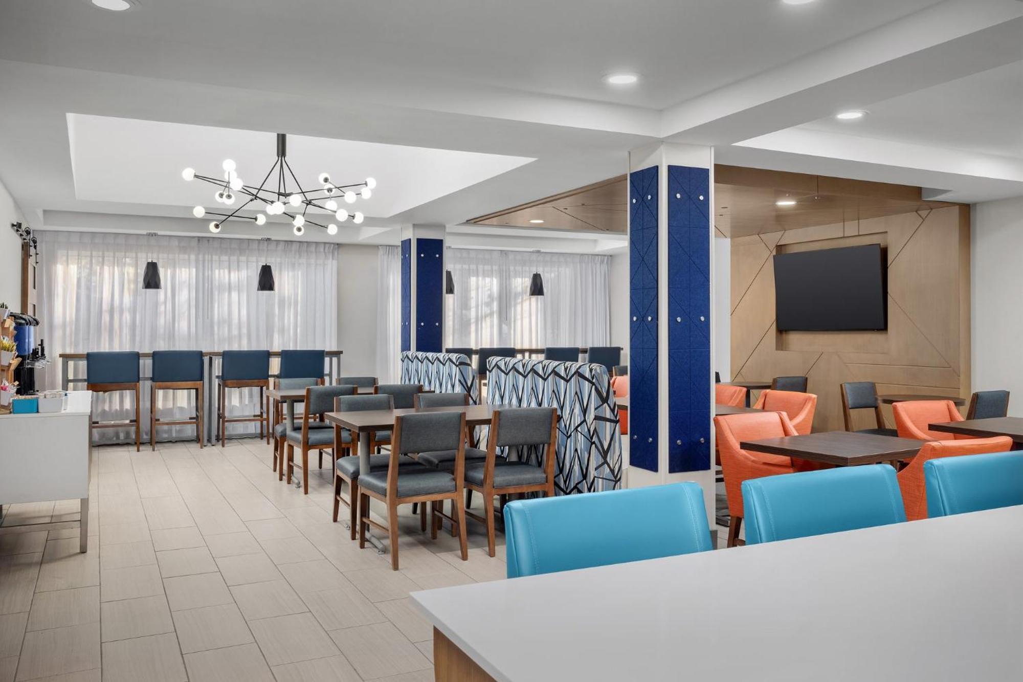 Holiday Inn Express Hotel & Suites Greensboro - Airport Area By Ihg Экстерьер фото