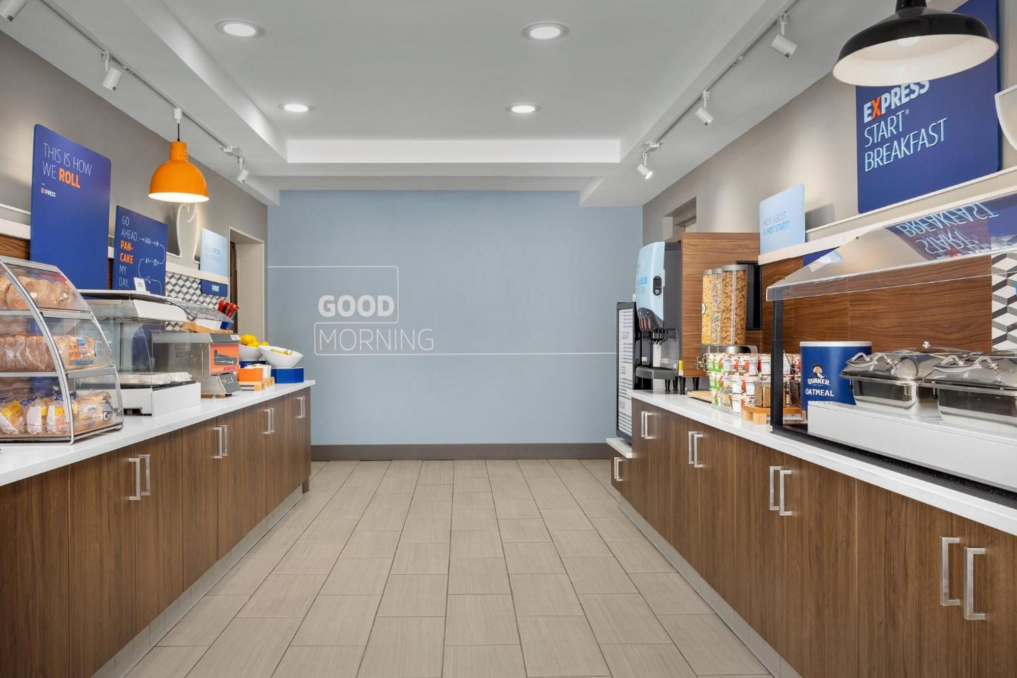 Holiday Inn Express Hotel & Suites Greensboro - Airport Area By Ihg Экстерьер фото