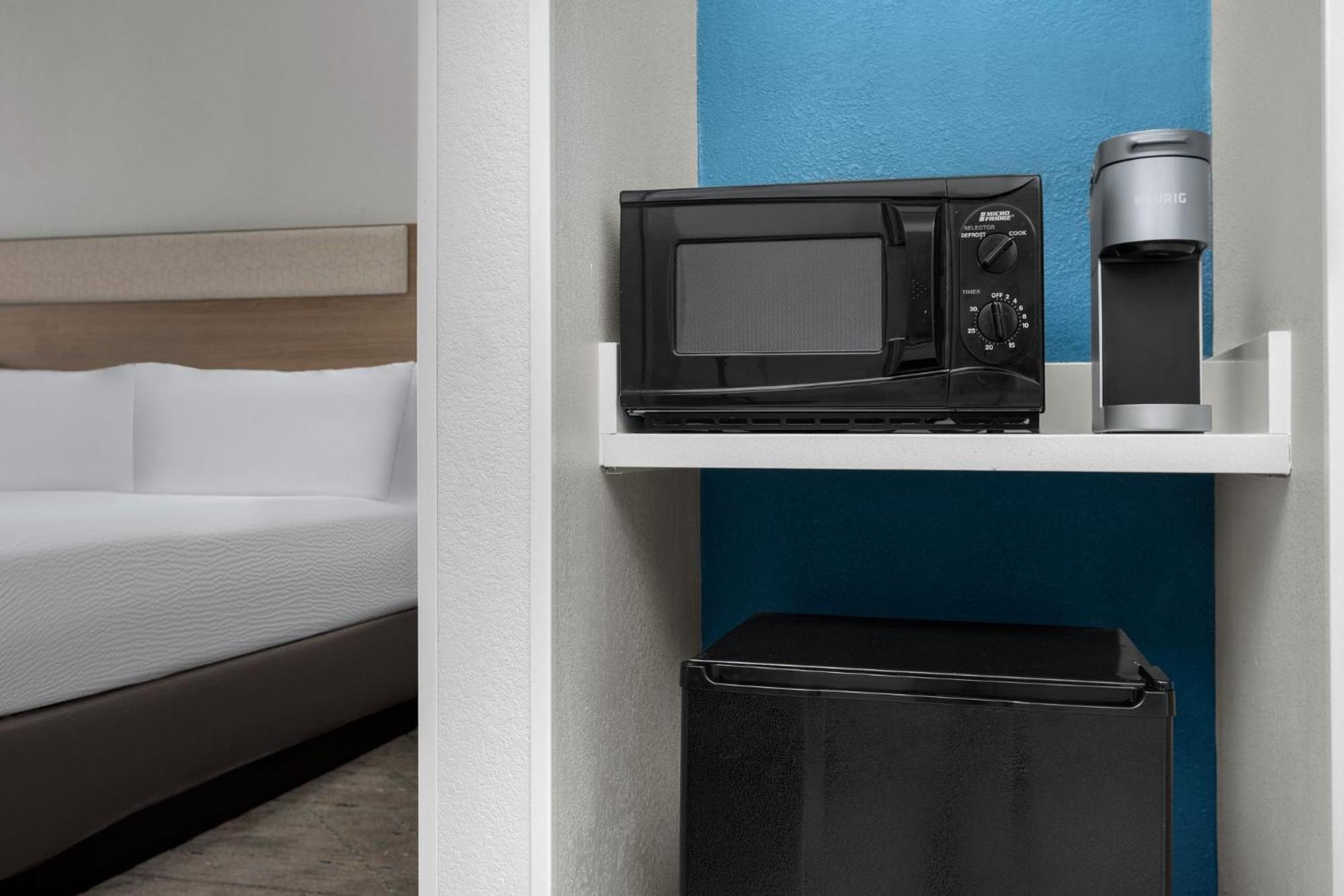 Holiday Inn Express Hotel & Suites Greensboro - Airport Area By Ihg Экстерьер фото