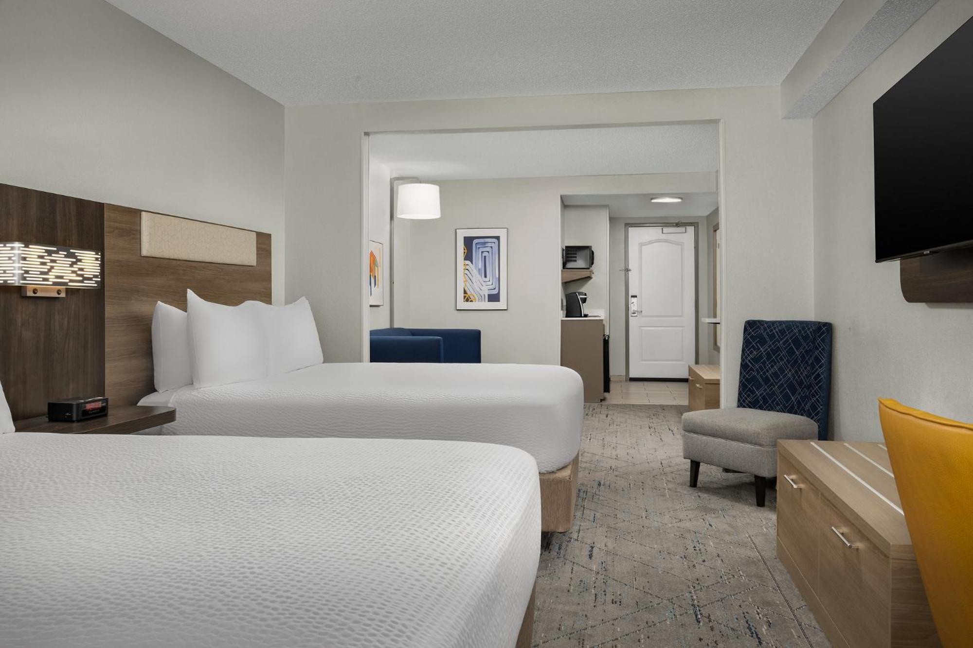 Holiday Inn Express Hotel & Suites Greensboro - Airport Area By Ihg Экстерьер фото