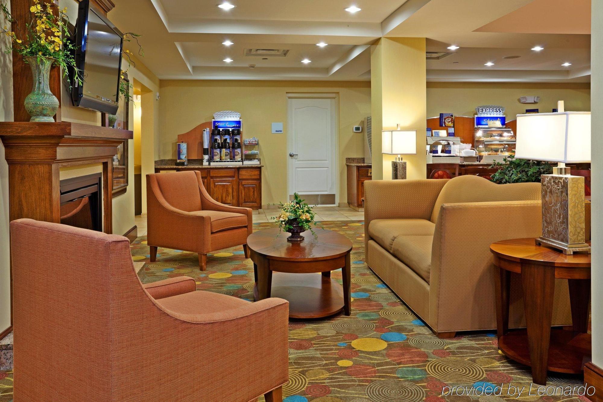 Holiday Inn Express Hotel & Suites Greensboro - Airport Area By Ihg Экстерьер фото