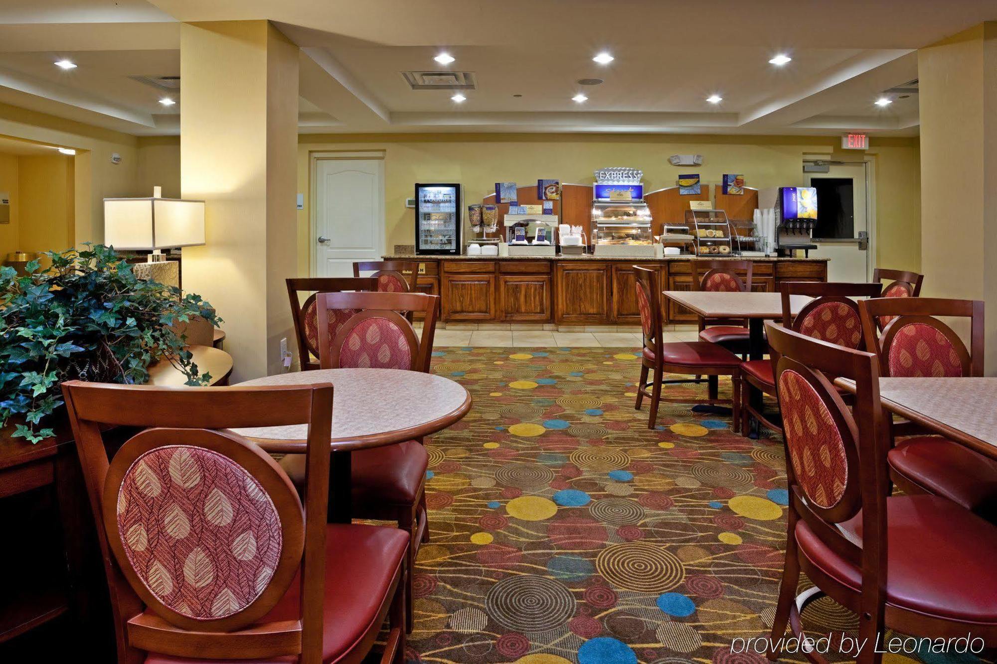 Holiday Inn Express Hotel & Suites Greensboro - Airport Area By Ihg Экстерьер фото