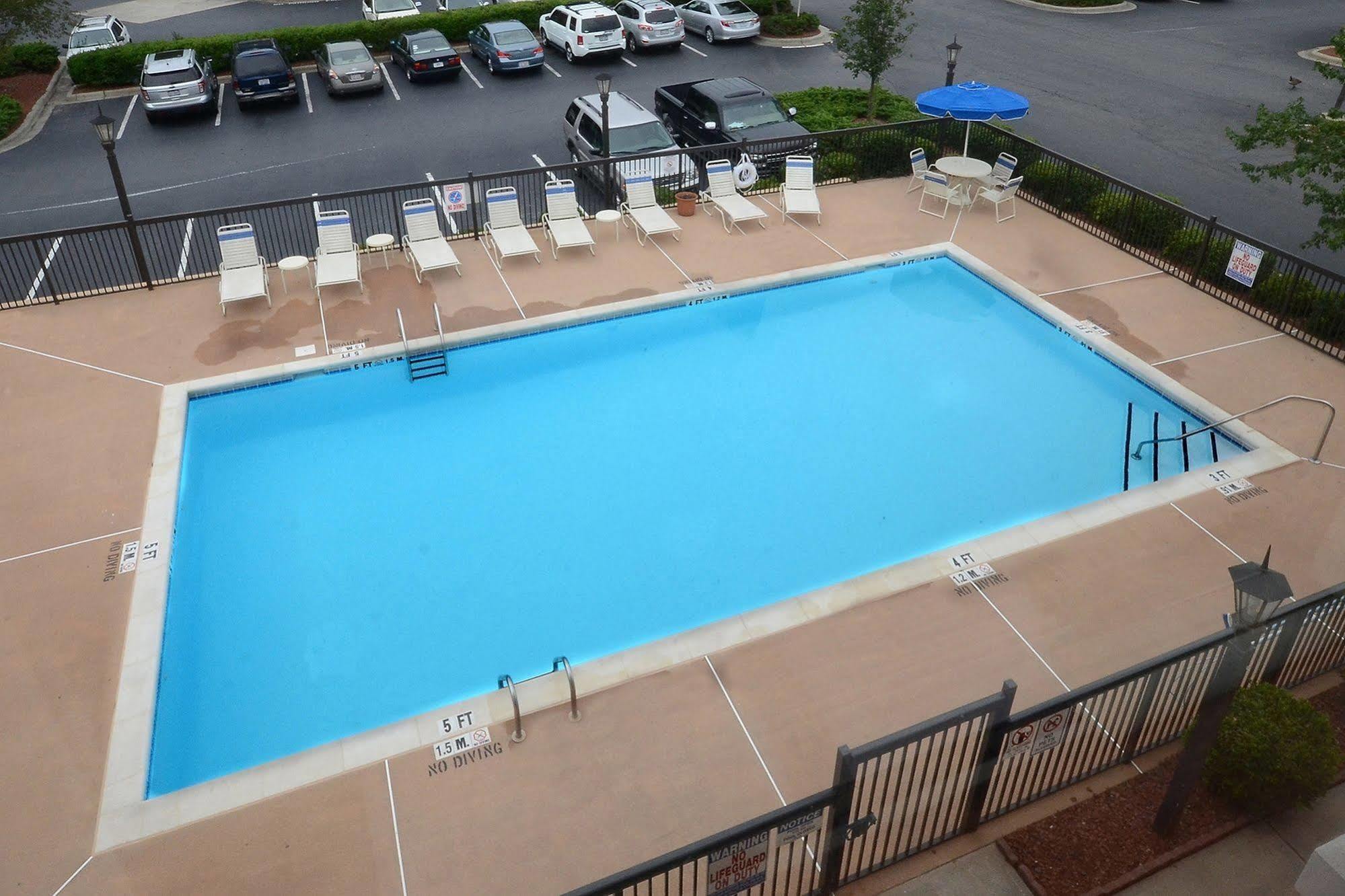 Holiday Inn Express Hotel & Suites Greensboro - Airport Area By Ihg Экстерьер фото